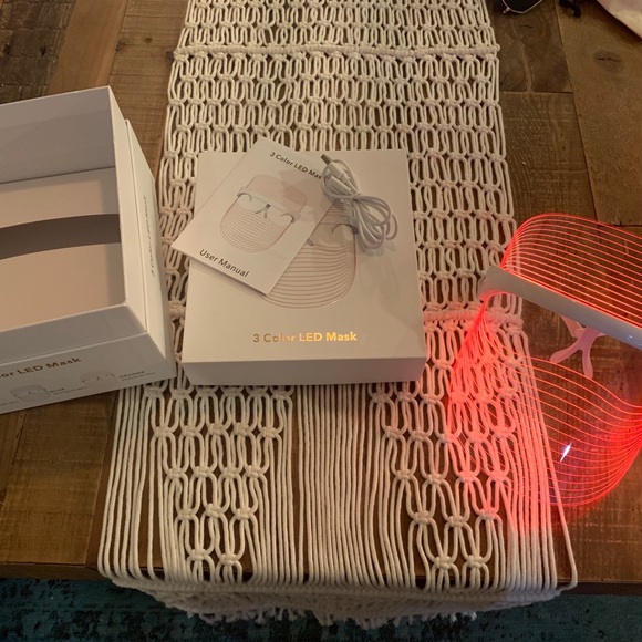 LED Light Shield Face Mask *POOSH APPROVED* - Picture 4 of 6